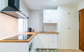 Modern Plaza De Toros Apartment With Free Parking