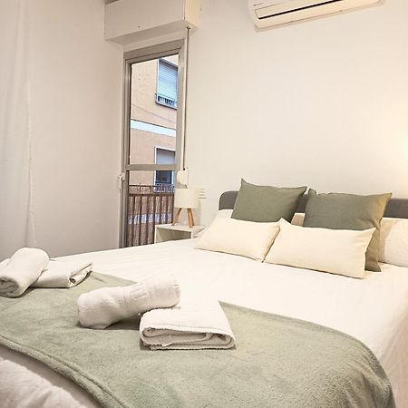 Modern Plaza De Toros Apartment With Free Parking Granada Buitenkant foto
