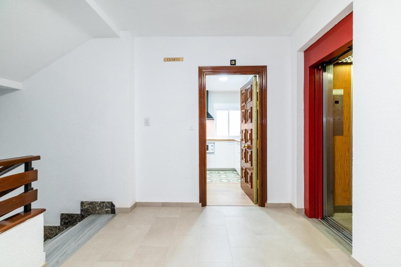 Modern Plaza De Toros Apartment With Free Parking Granada Buitenkant foto