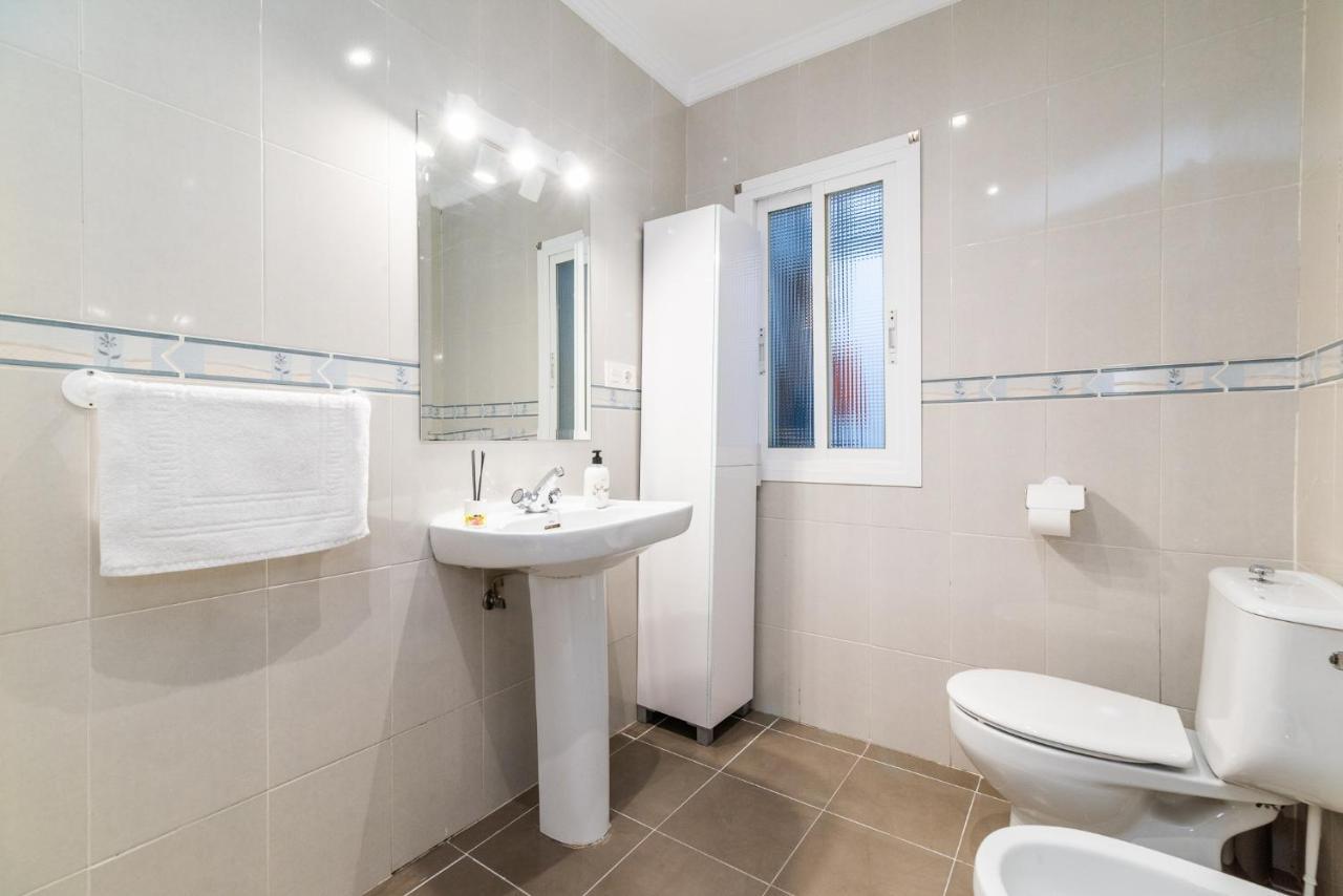 Modern Plaza De Toros Apartment With Free Parking Granada Buitenkant foto