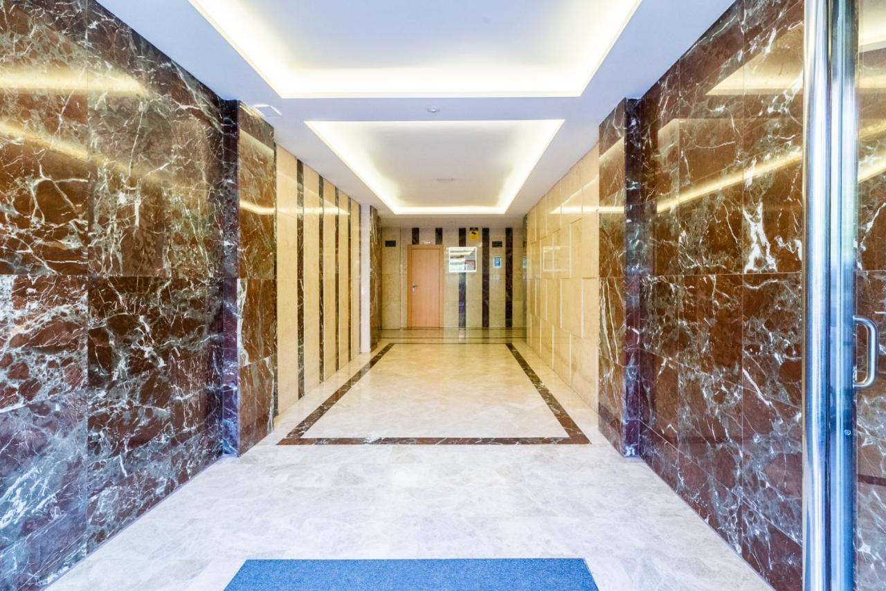 Modern Plaza De Toros Apartment With Free Parking Granada Buitenkant foto