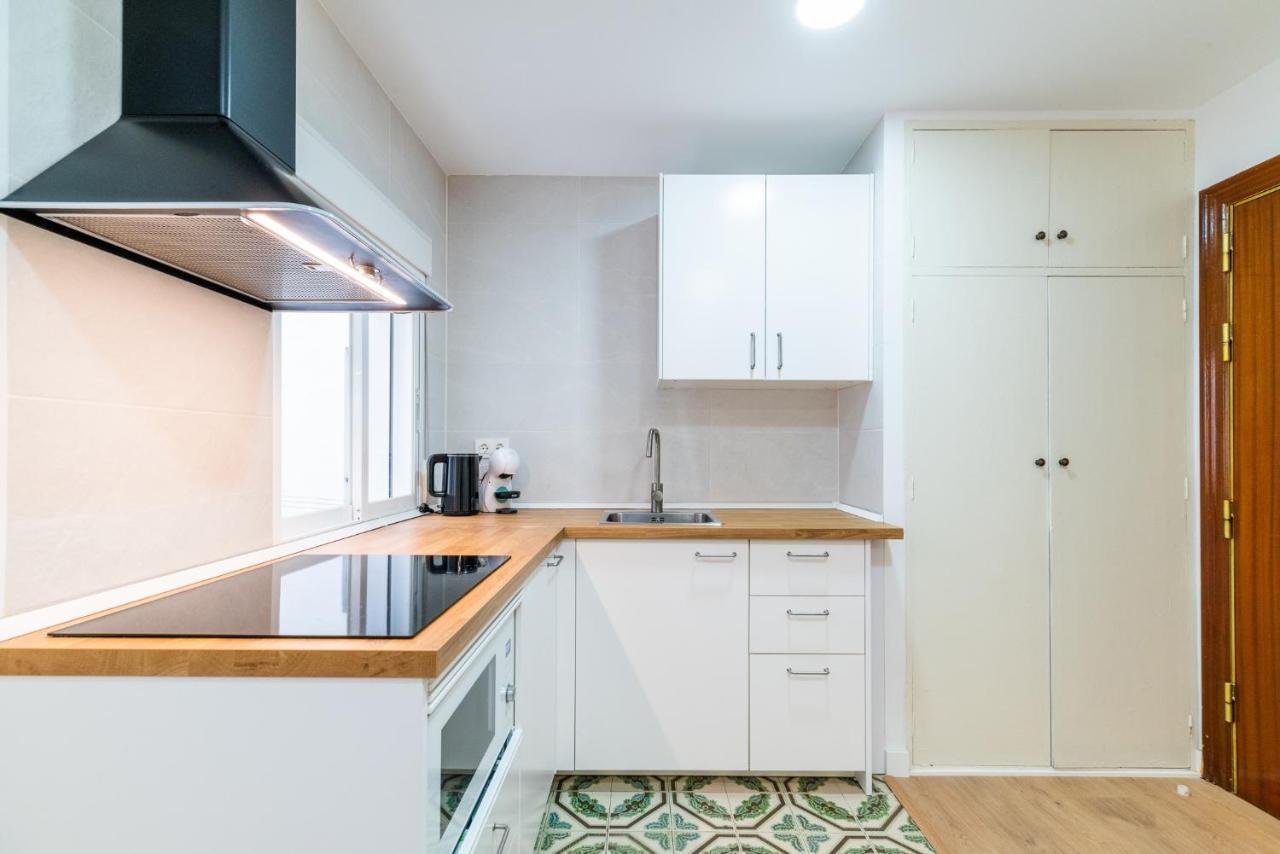 Modern Plaza De Toros Apartment With Free Parking Granada Buitenkant foto