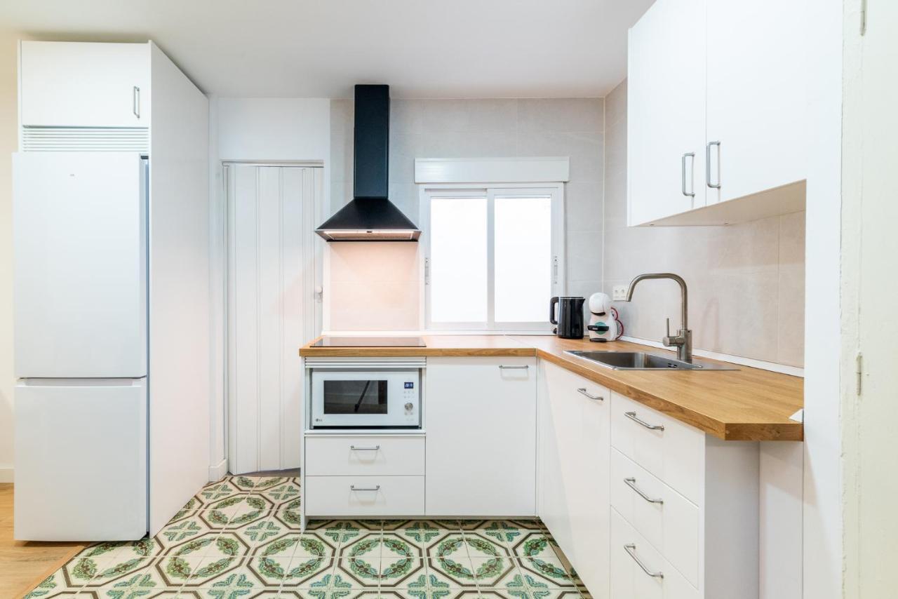 Modern Plaza De Toros Apartment With Free Parking Granada Buitenkant foto