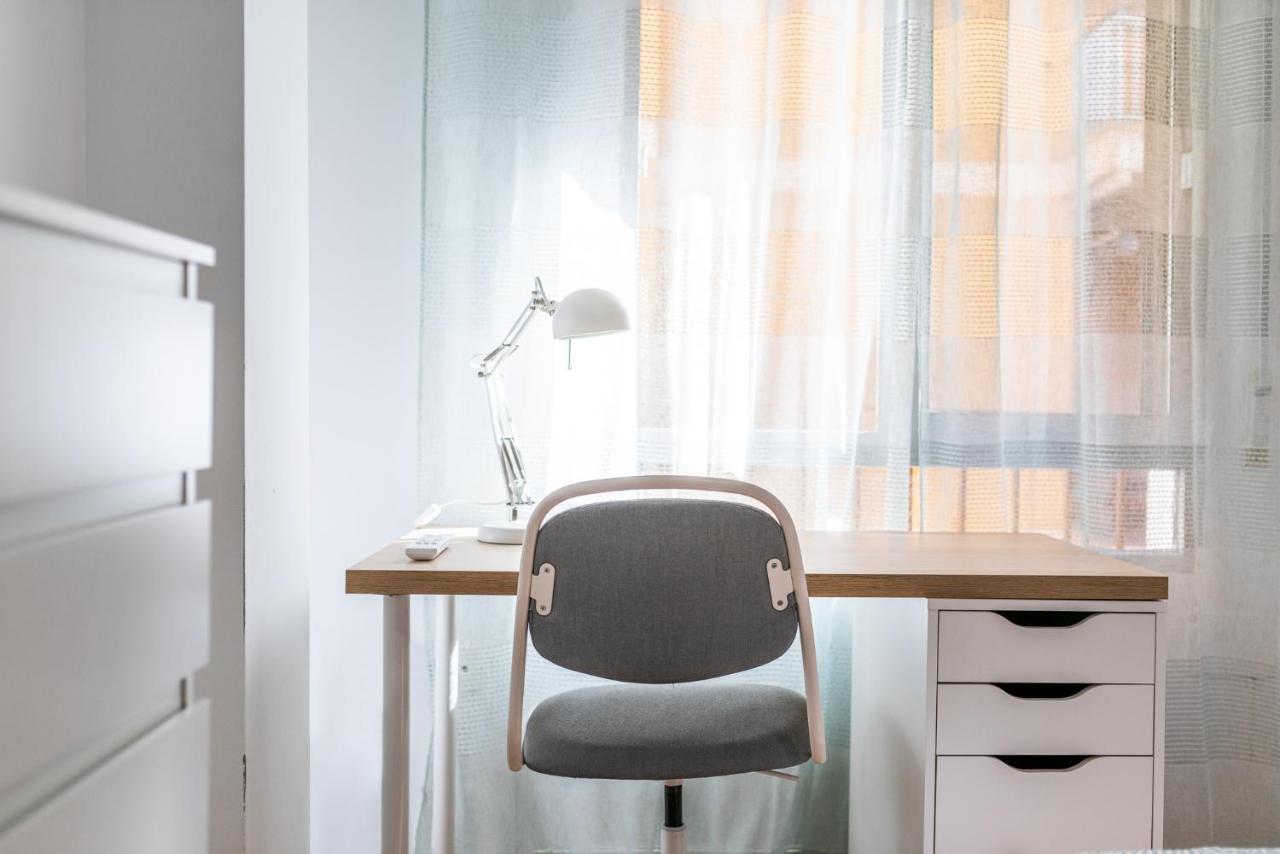 Modern Plaza De Toros Apartment With Free Parking Granada Buitenkant foto