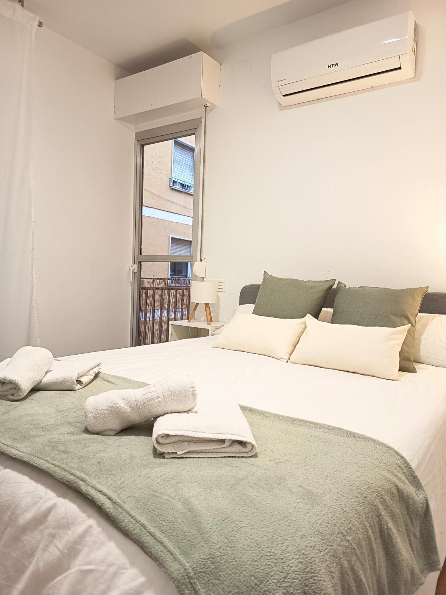 Modern Plaza De Toros Apartment With Free Parking Granada Buitenkant foto