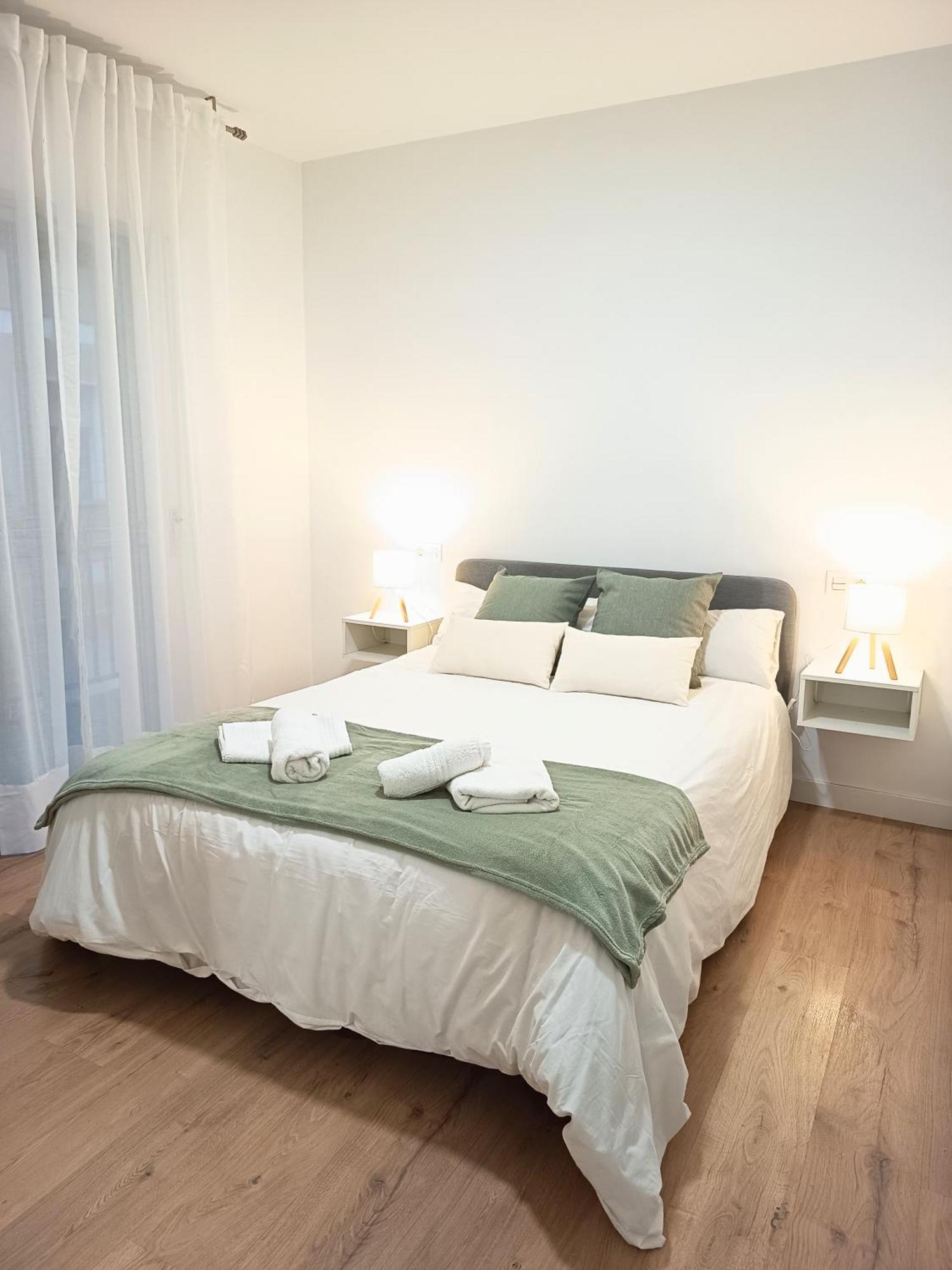 Modern Plaza De Toros Apartment With Free Parking Granada Buitenkant foto