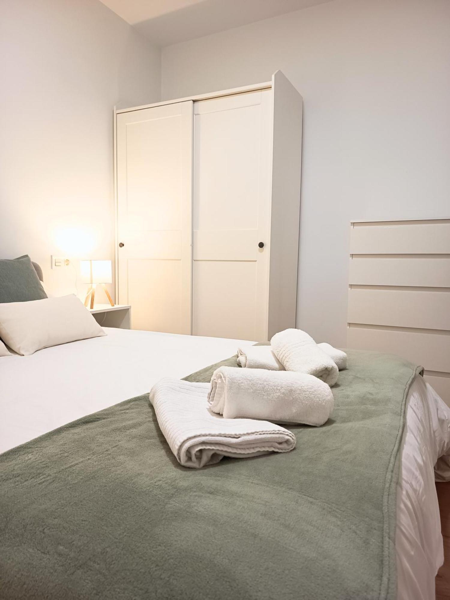 Modern Plaza De Toros Apartment With Free Parking Granada Buitenkant foto