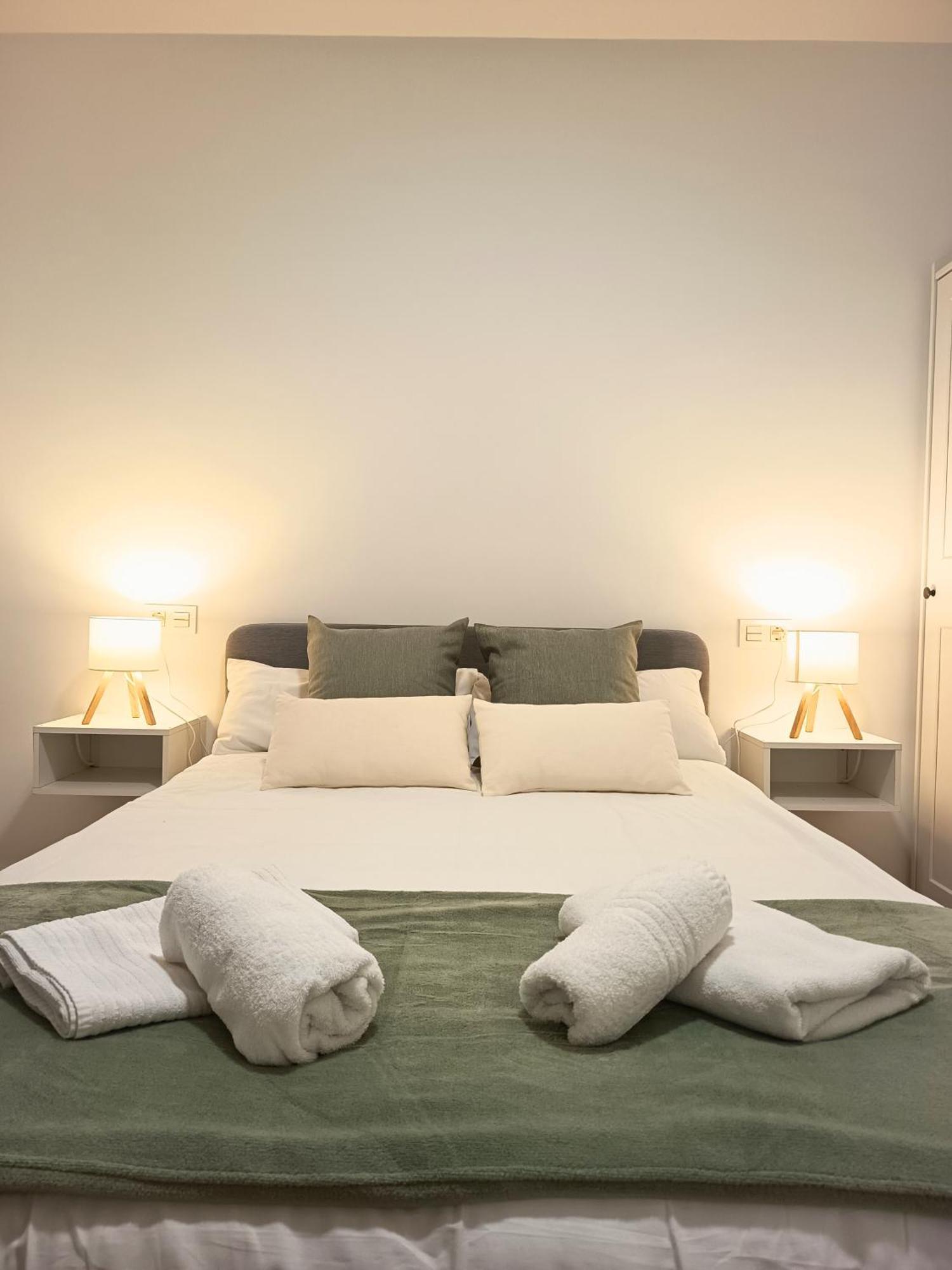 Modern Plaza De Toros Apartment With Free Parking Granada Buitenkant foto